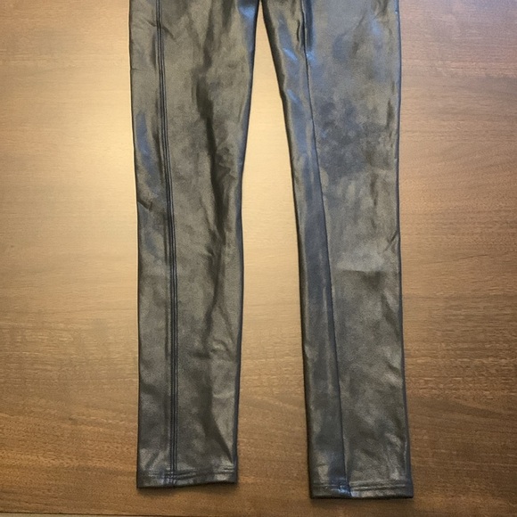 Spanx Black Faux Leather Leggings! Size Small Petite - Picture 8 of 10